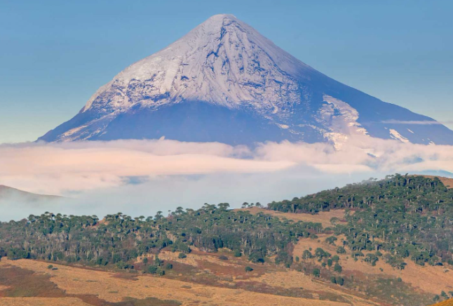 Neuquén: rescatan con éxito a dos andinistas extraviados en el Volcán Lanín